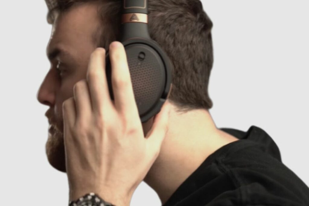 How To Use Audeze Mobius