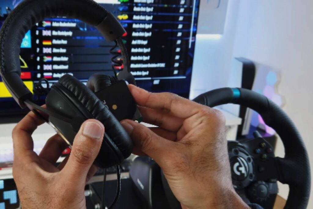 How do I Connect My Headset to My Logitech G920